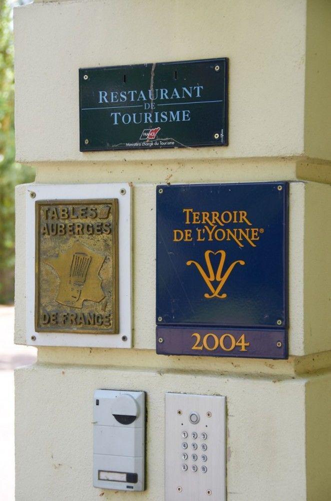 Hotel Restaurant Le Rive Gauche Joigny Kültér fotó